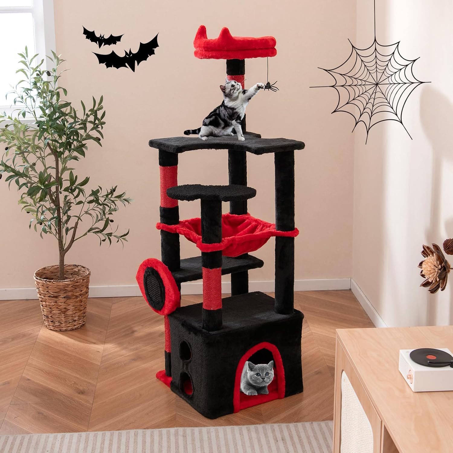 ゴシック調のキャットツリー。ハロウィーン仕様で、サイザル麻製 - Cat Scratching Post Sisal Tree Tower のレビューと価格